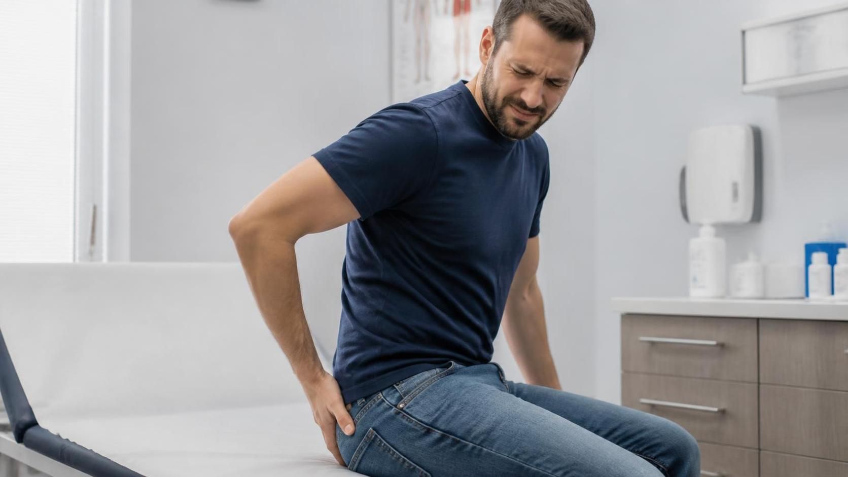 découvrez comment reconnaître facilement un furoncle sur les fesses, ses symptômes et les gestes à adopter pour le traiter efficacement.
